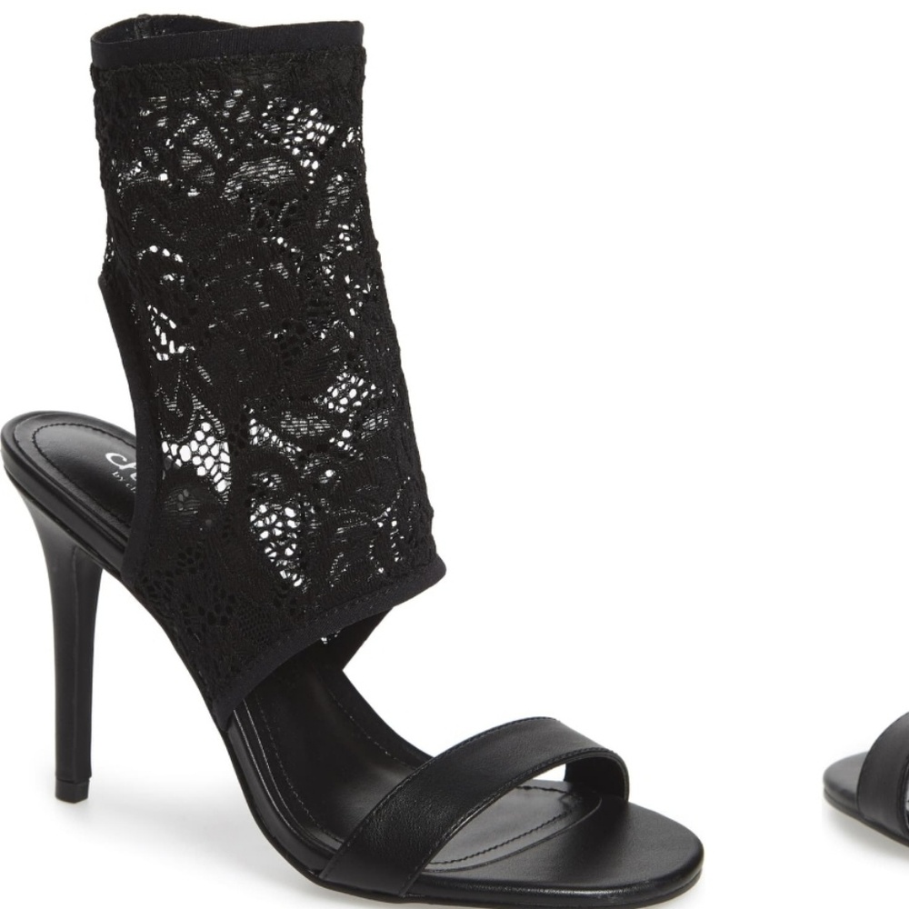 Nwt, David Charles stretch lace cuff heels